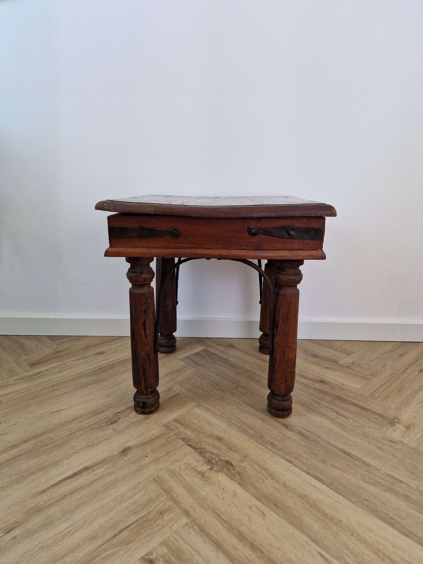 Antieke Massieve Houten bijzettafel