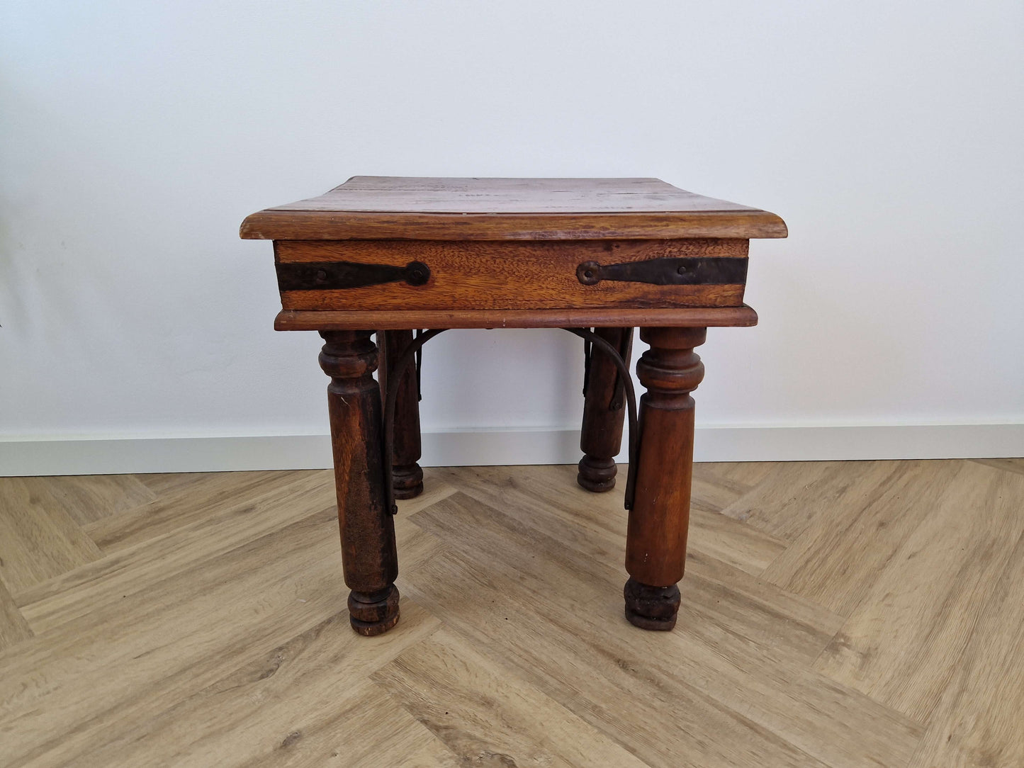 Antieke Massieve Houten bijzettafel