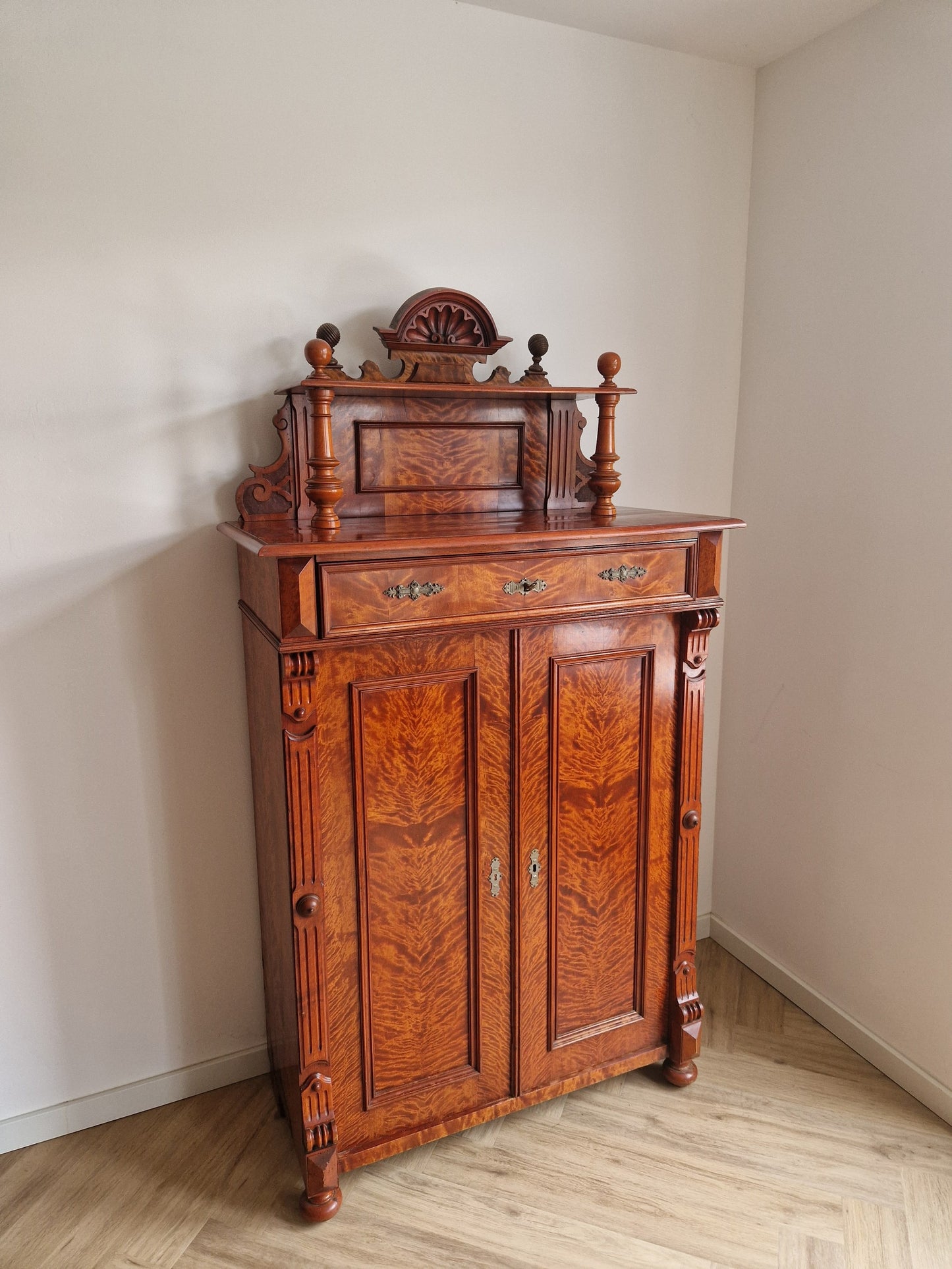 Vertico houten kast antiek