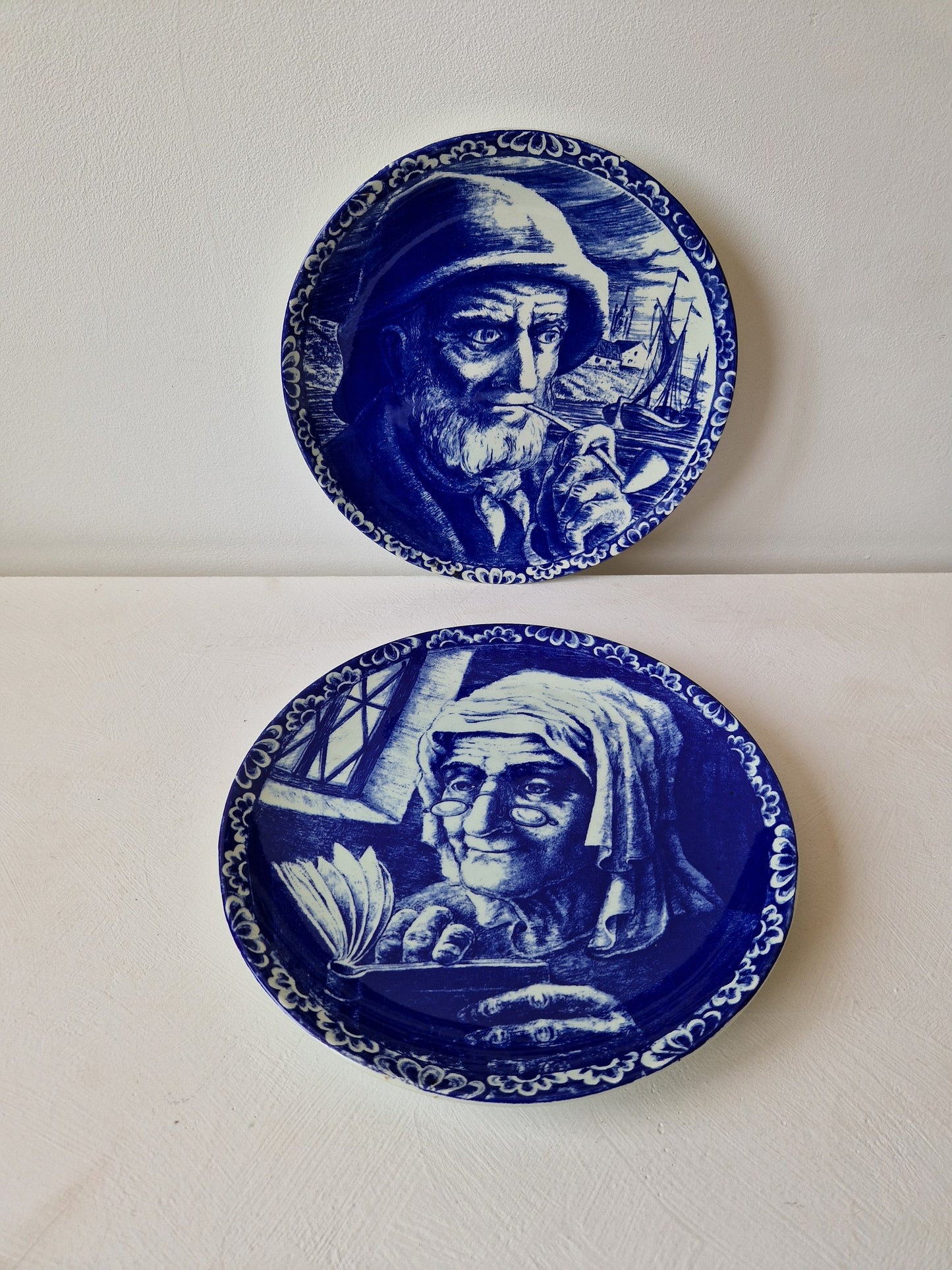 Vintage Belgische wandborden Boch met figuratieve voorstelling