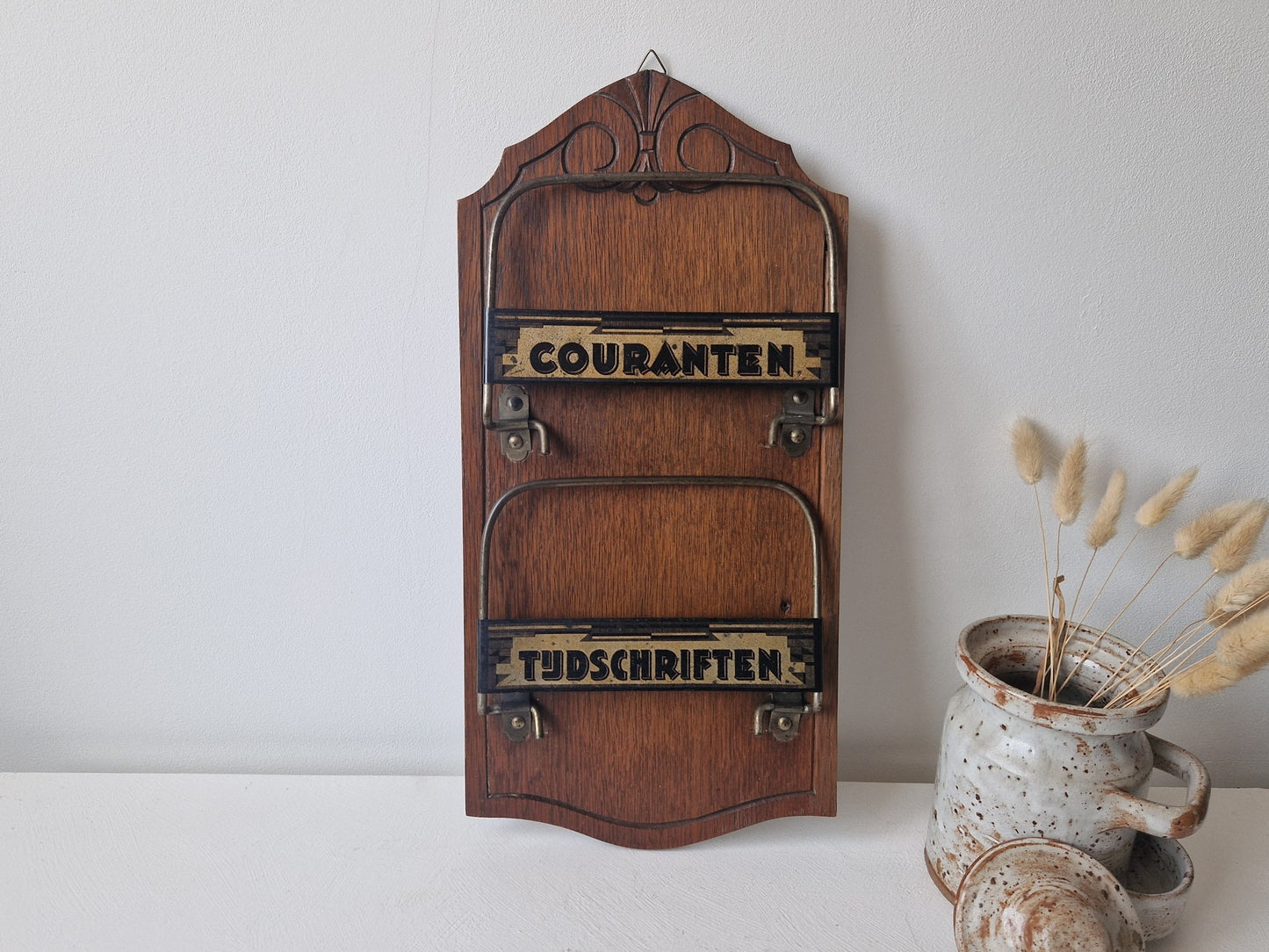 Brocante tijdschriften- en krantenhouder hout met metalen beugels