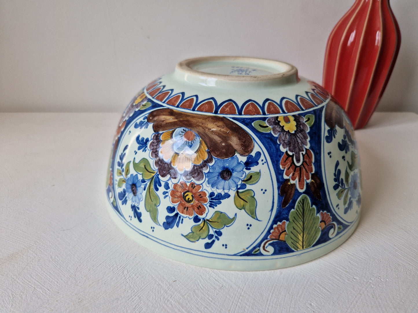 vintage aardewerk kommen met bloemen