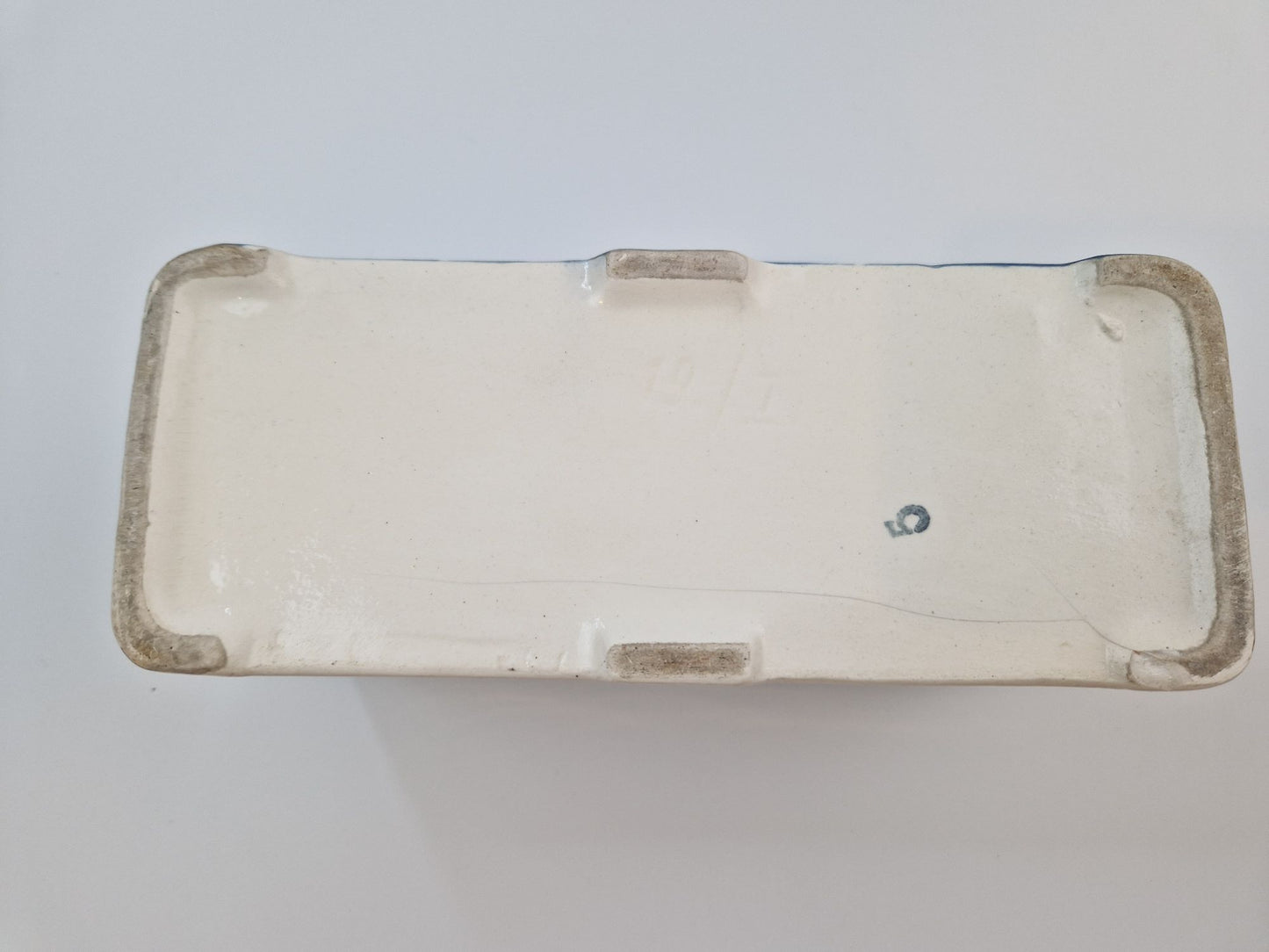 Drieluik van keramische vazen curiosa