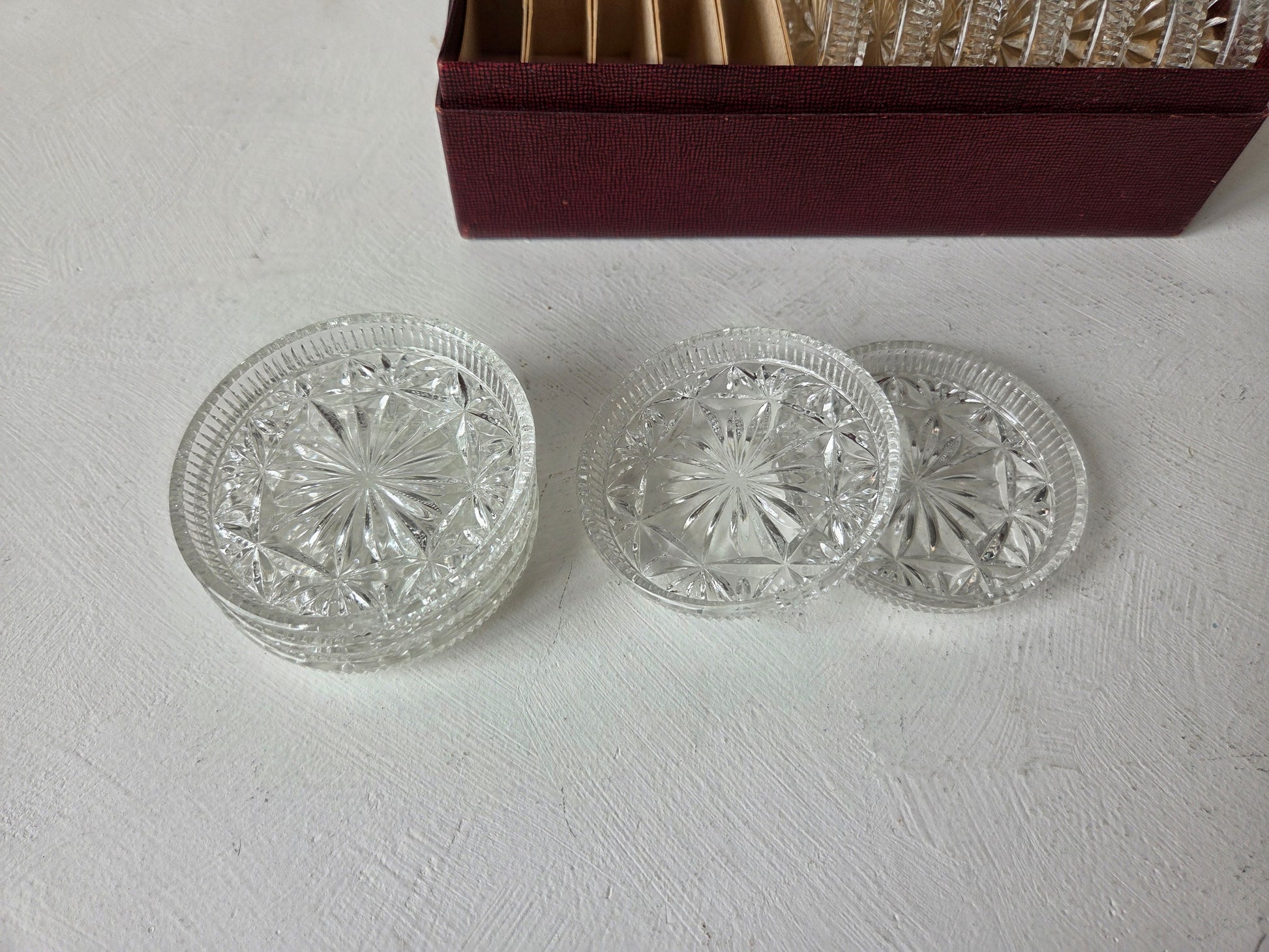 Set van twaalf vintage onderzetters – jaren 50 glaswerk D’Antan collectie