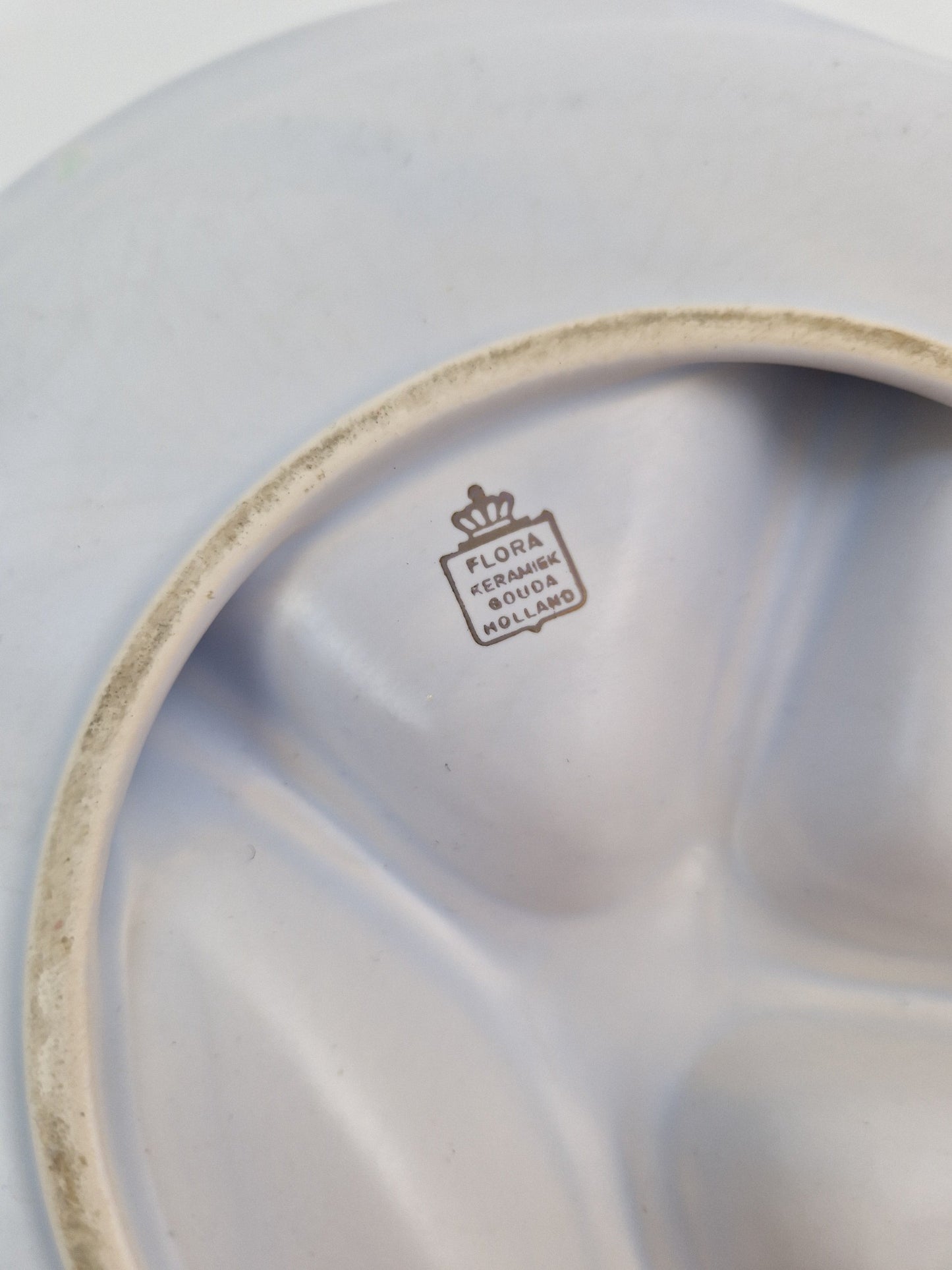 HapjesschaalFlorakeramiekgoudaonderkant