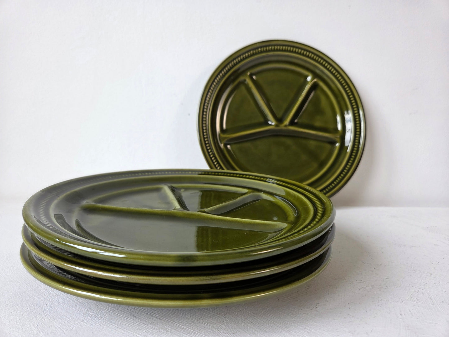 Set olijfgroene gourmetborden uit de jaren 70 – keramiek