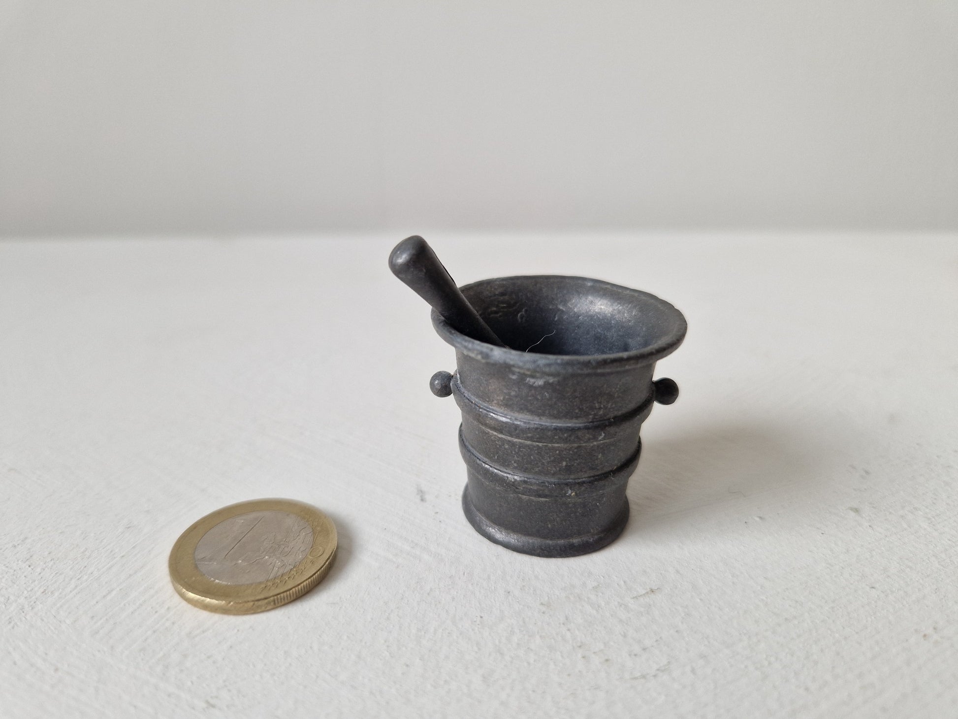 webwinkel letterbak miniaturen vijzel met stamper tin