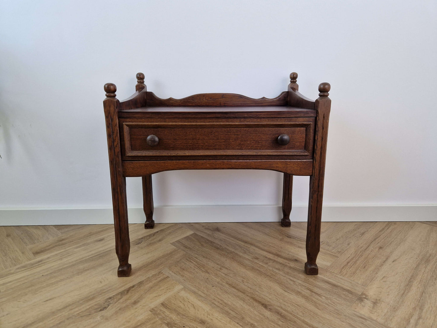 Nachtkastje/Bijzettafel