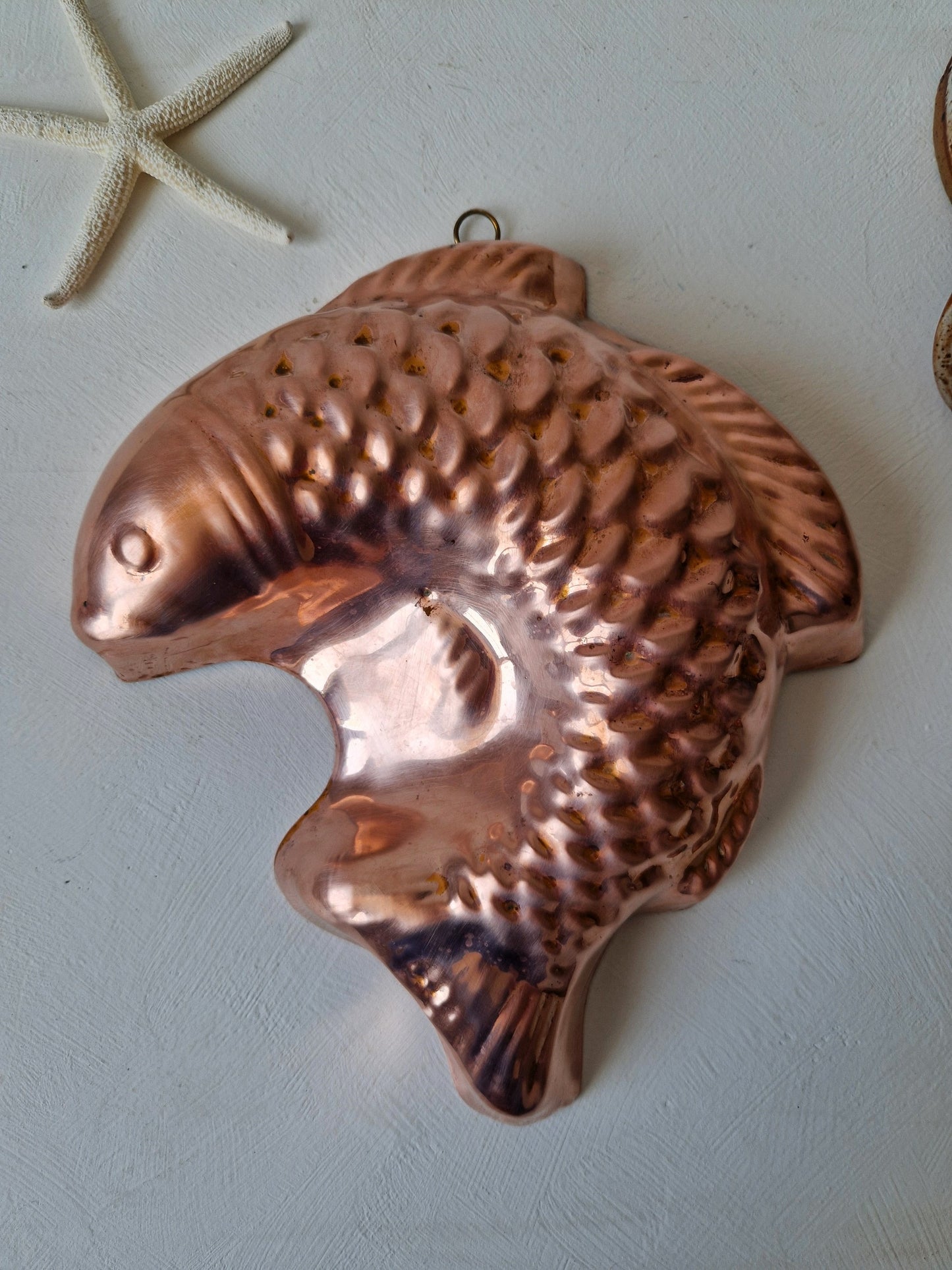 curiosa Koperen visvorm met ophangoog vintage stijl