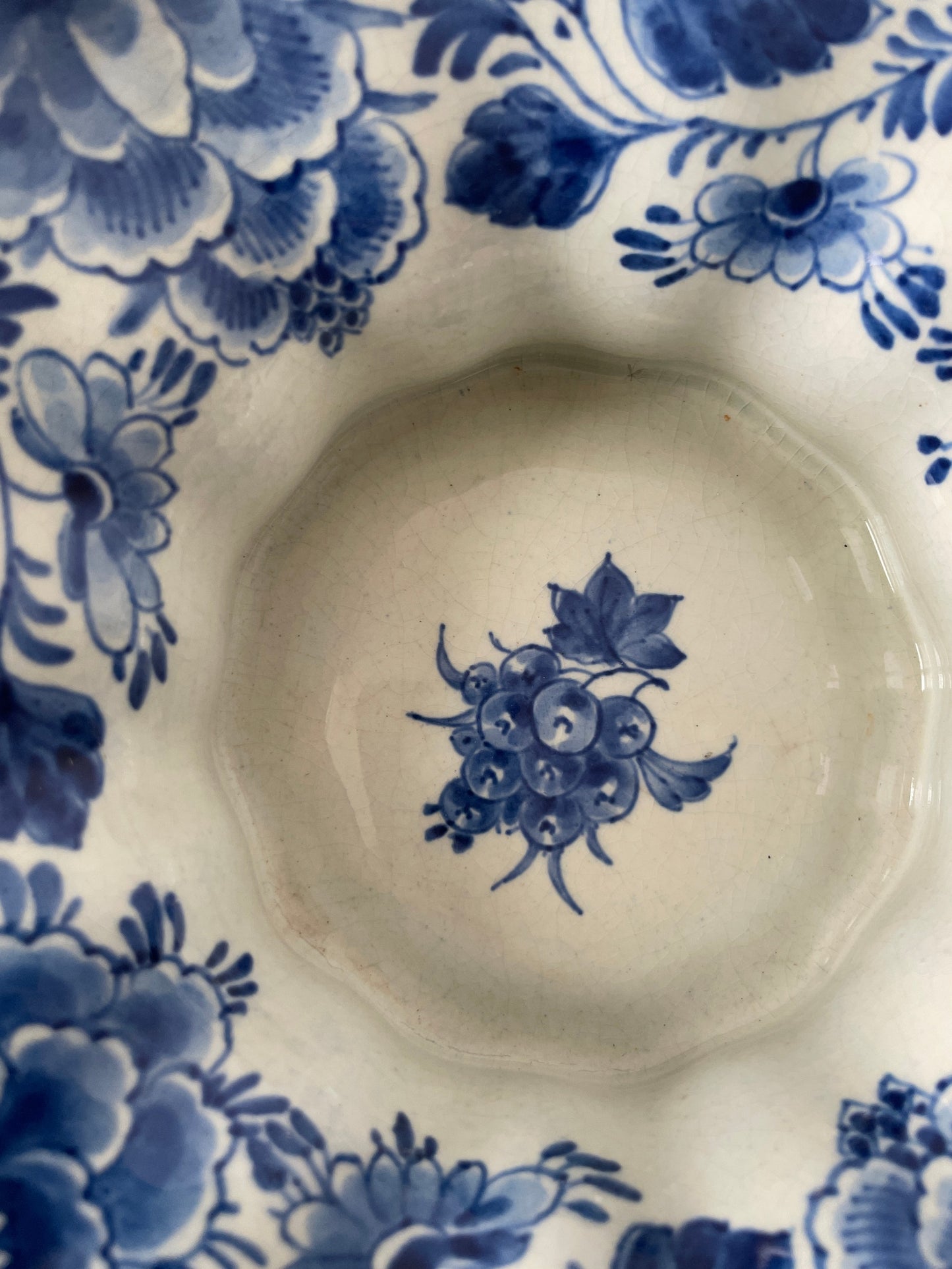 Handgeschilderde Delfts blauwe schaal – Royal Delft 1943