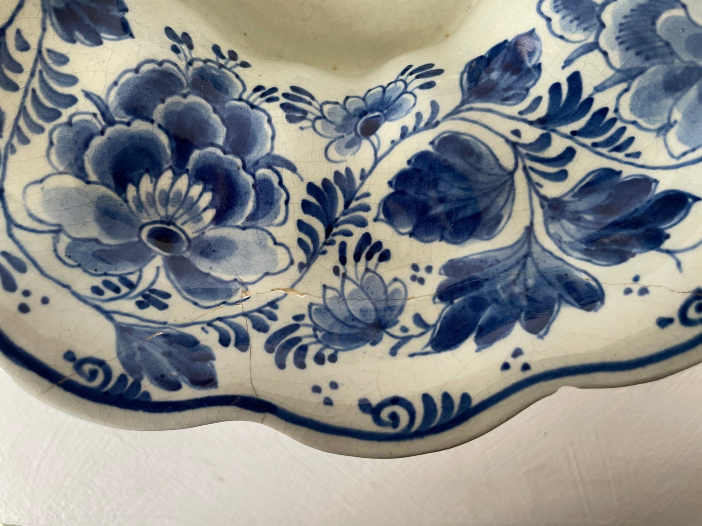 Royal Delft schaal met ouderdomscraquelé – vintage keramiek uit 1943