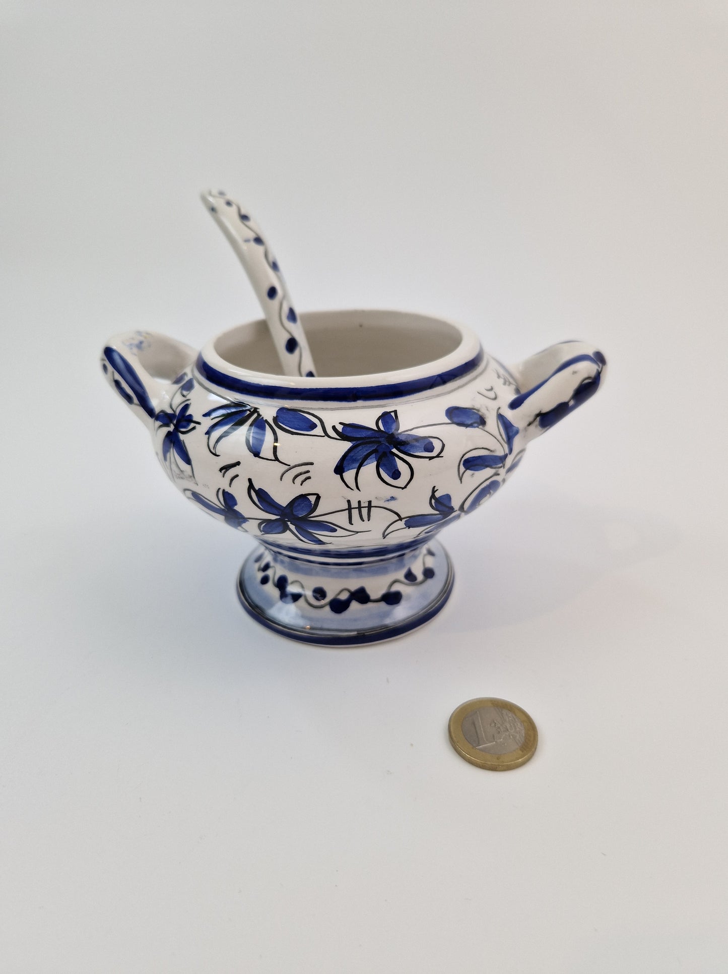Decoratief blauw en wit sauskommetje