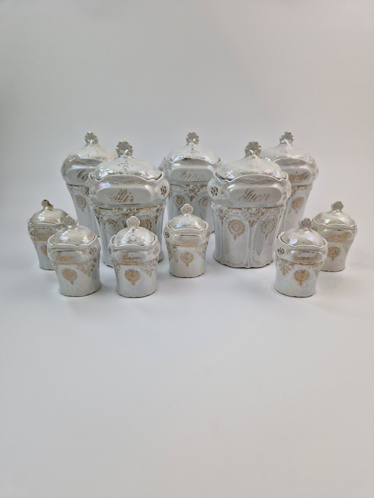 Set van 11 Franse voorraadpotten (parelmoer)