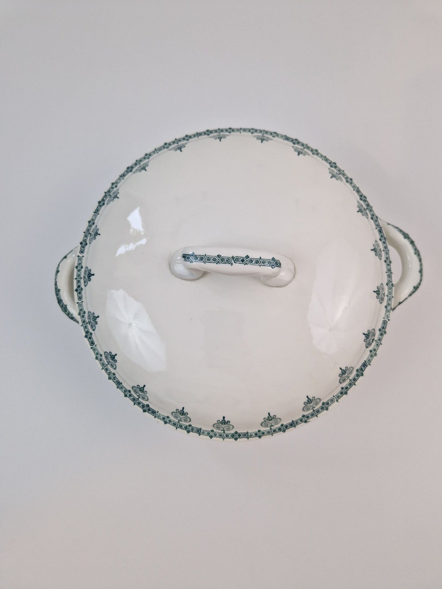 Brocante Terrine (Soupière) van Céramique du Nord, Saint Armand