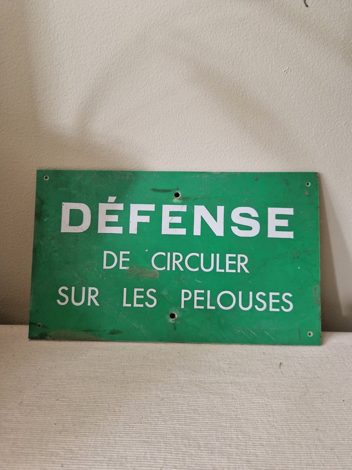 Groen Vintage Bordje "Défense de circuler sur les pelouses"