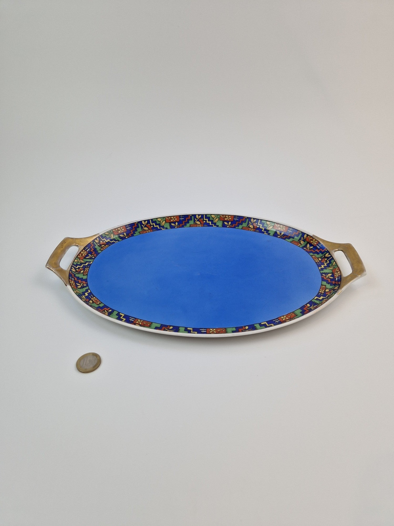 Dienblad blauw met decoratieve rand.