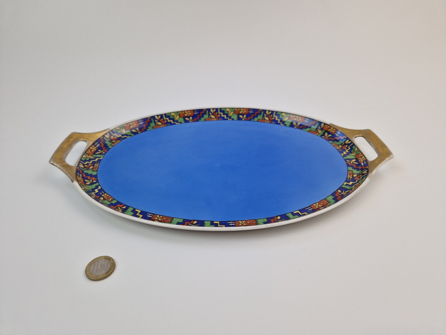 Dienblad blauw met decoratieve rand.