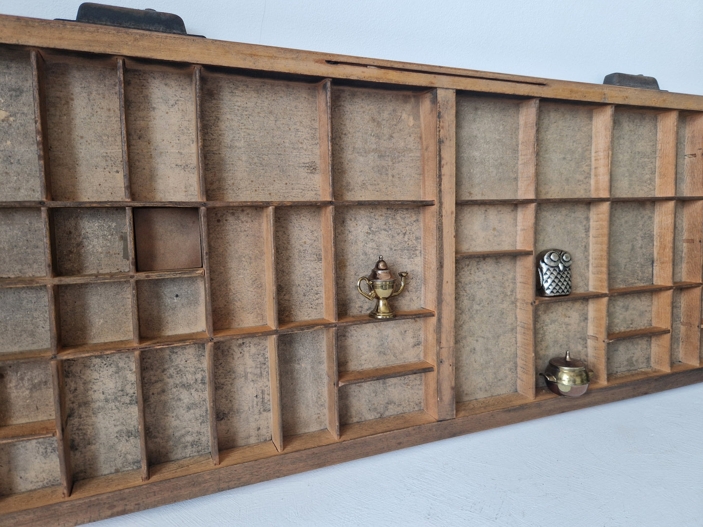 vintage houten letterbak met 43 vakjes