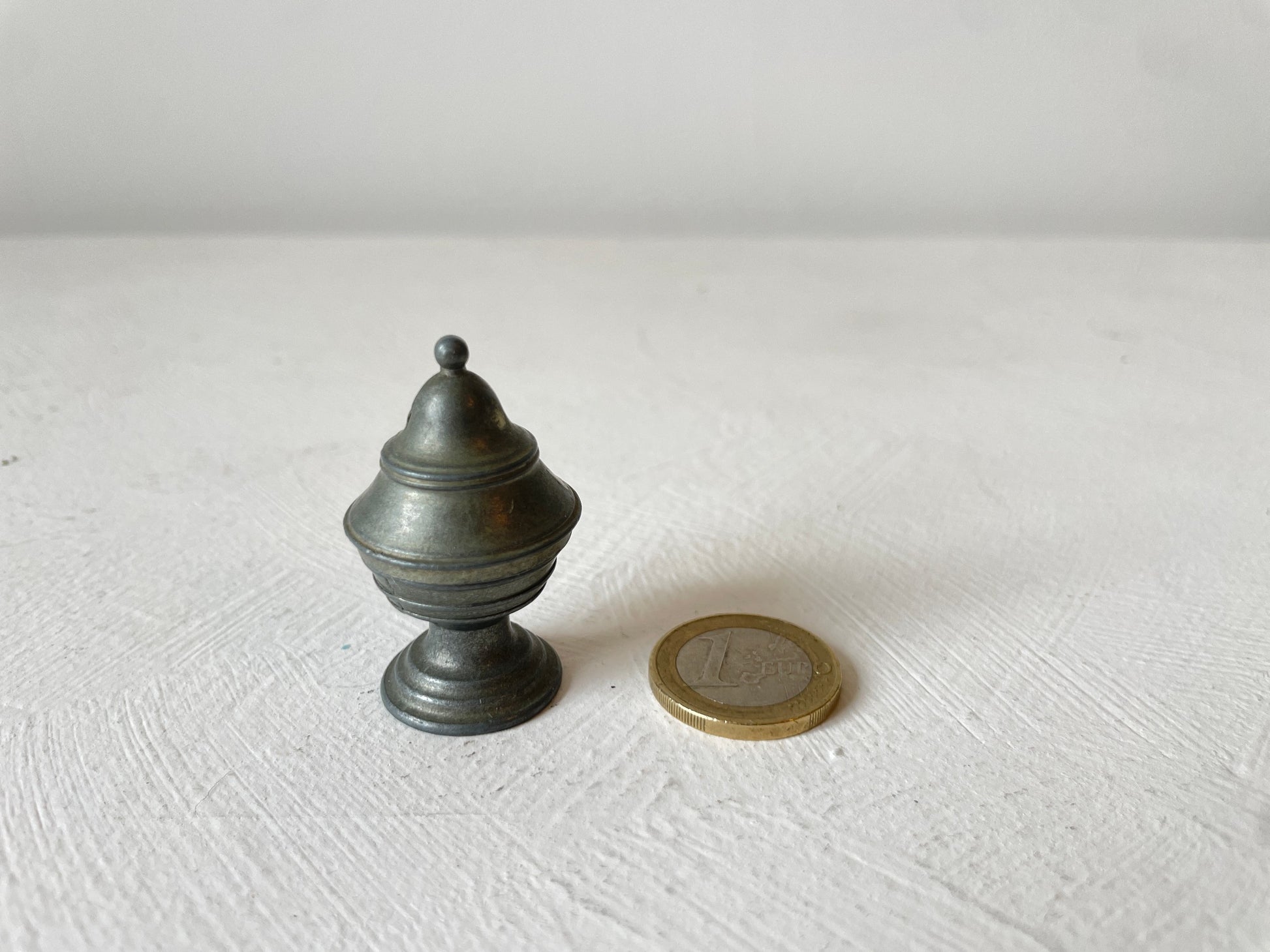 tin miniatuur potje met deksel