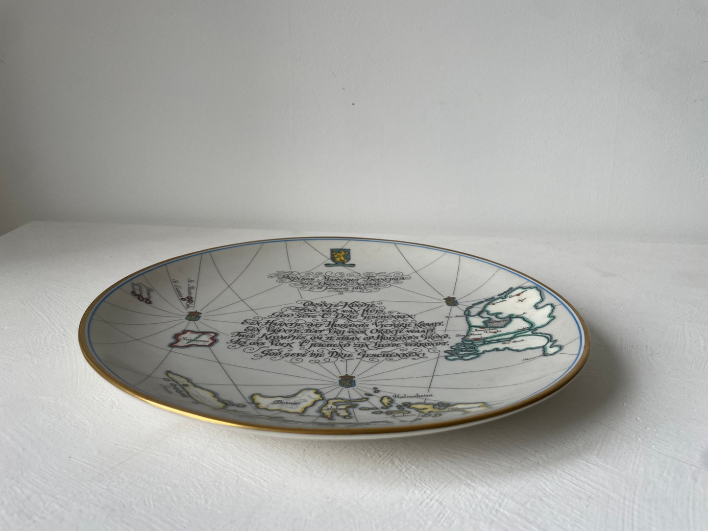 keramiek wanddecoratie met koloniale kaart