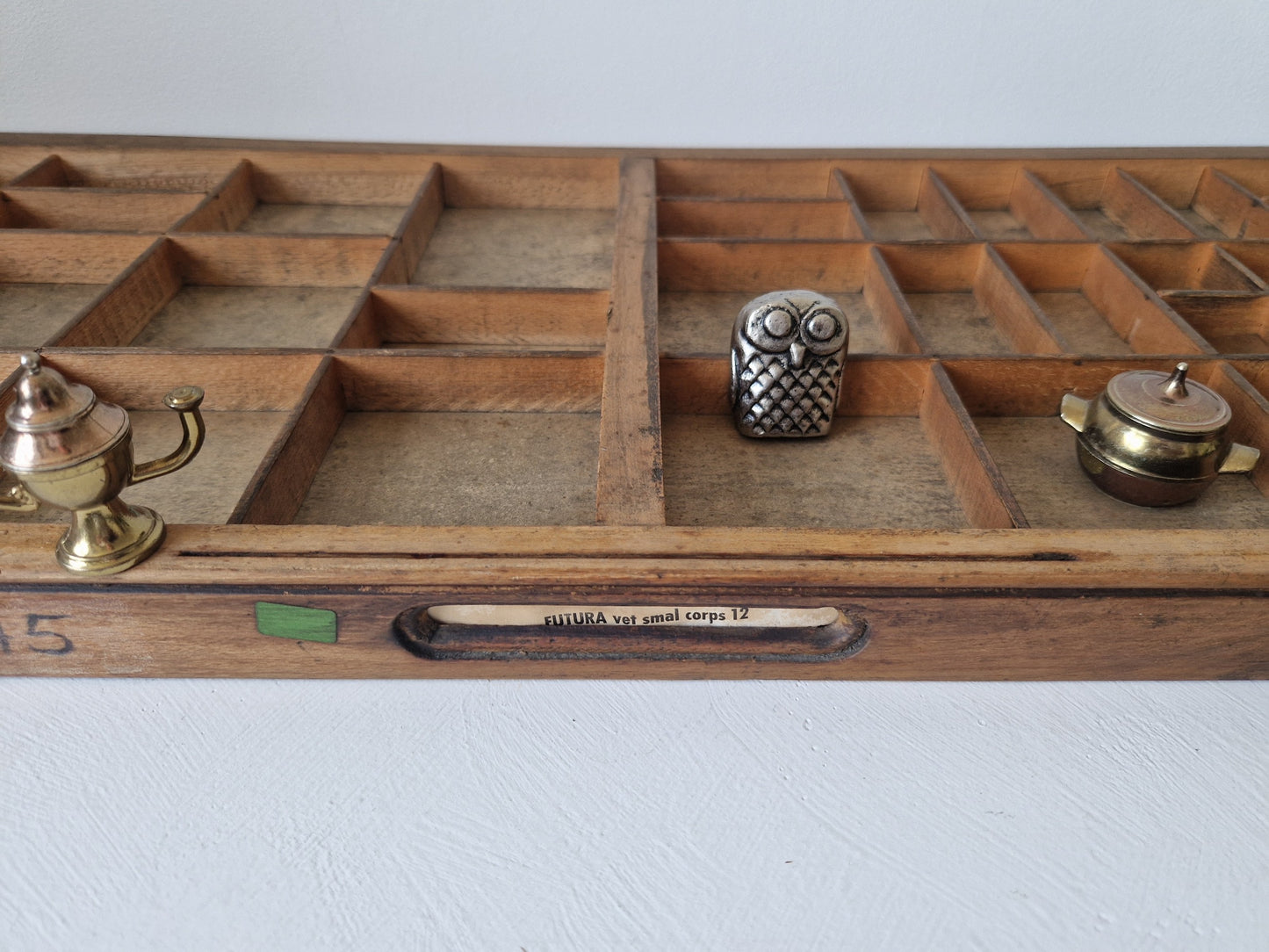 brocante letterbak ophangen aan muur