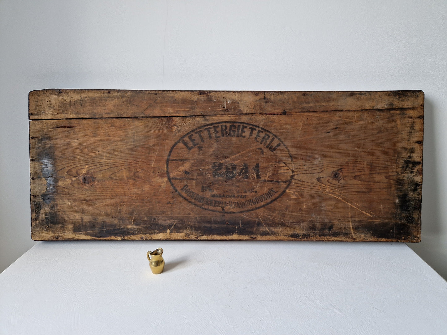 antieke houten letterbak met vakken uit oude drukkerij