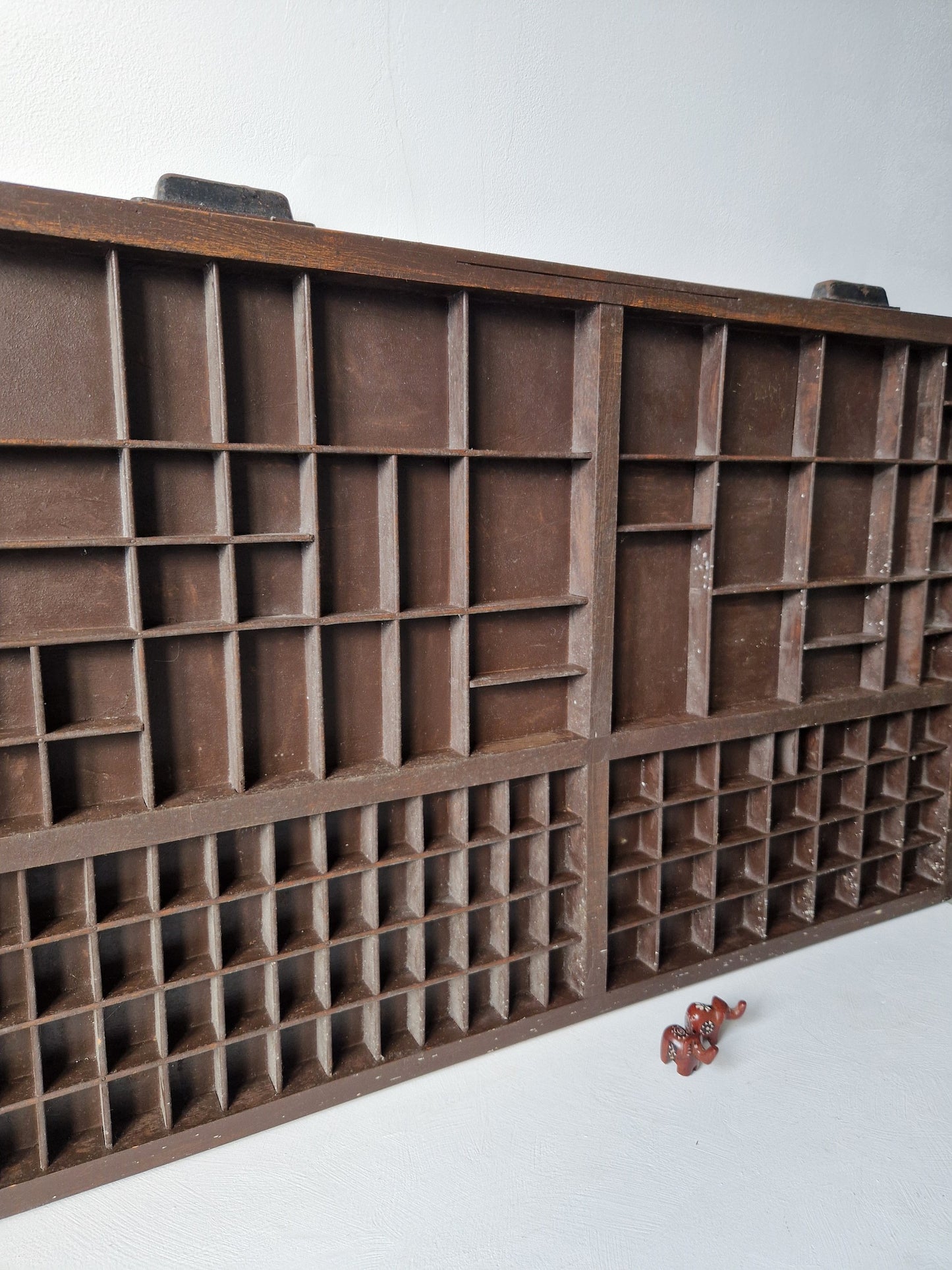 grote letterbak van hout