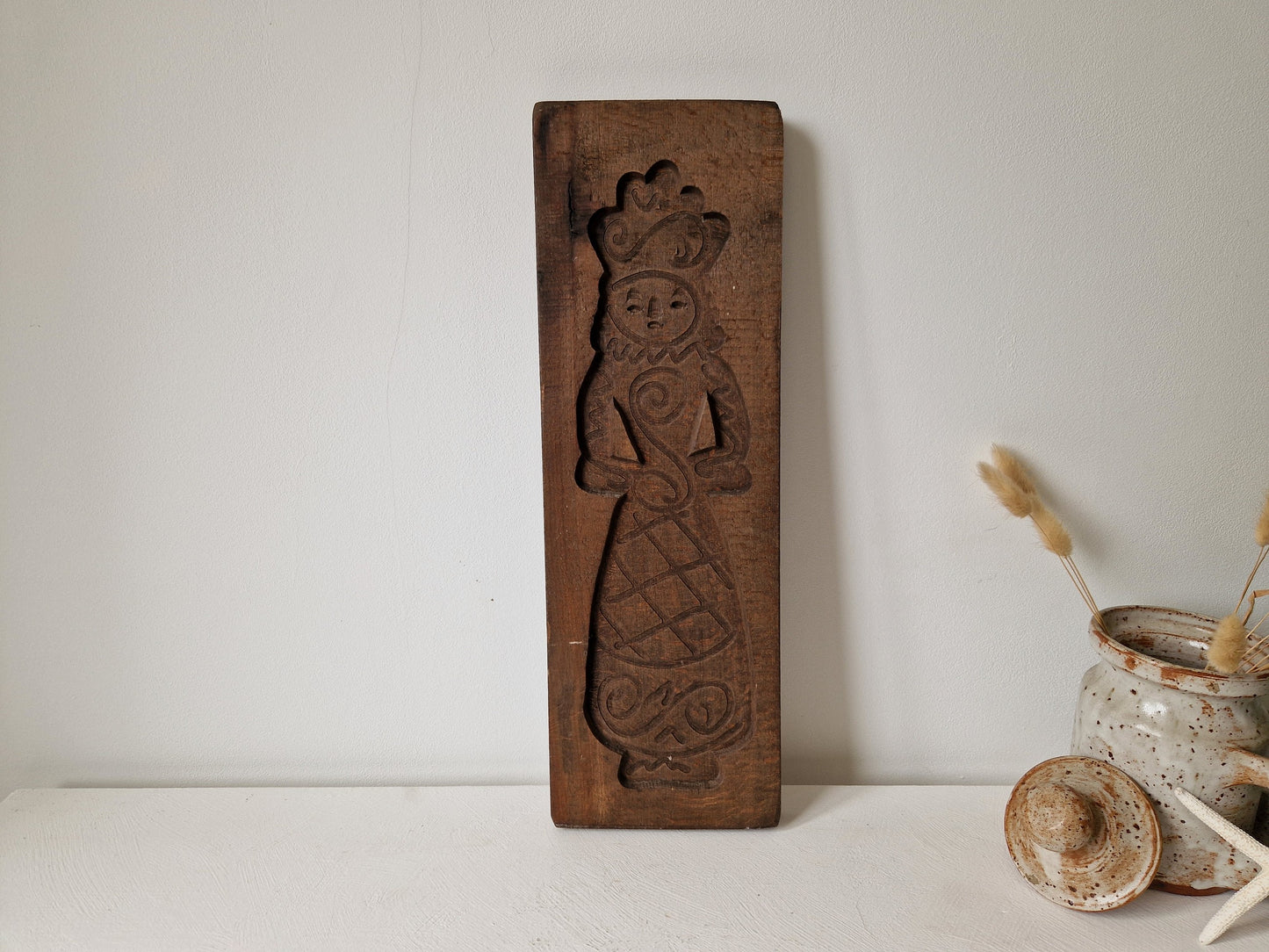 vintage speculaasplank met vrouwfiguur