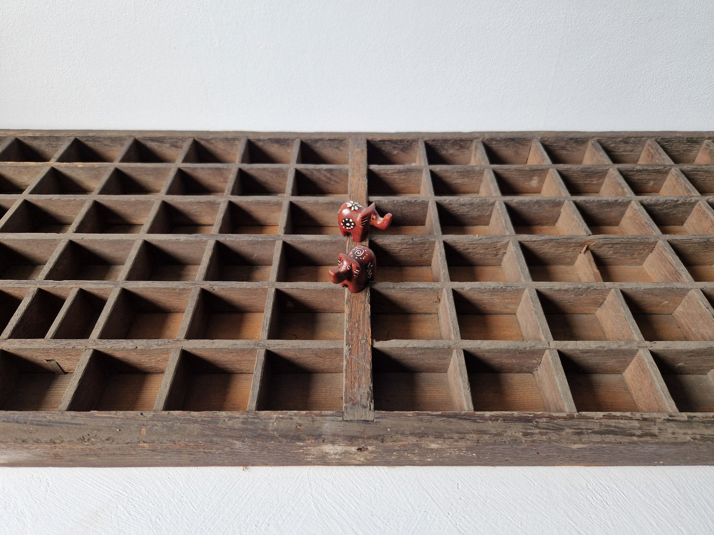 brocante wanddecoratie letterbak van hout