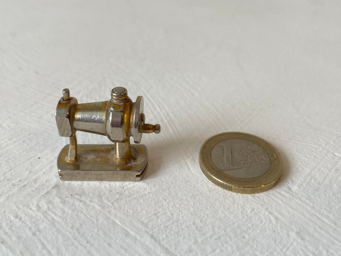 messing naaimachine miniatuur 2,5 cm