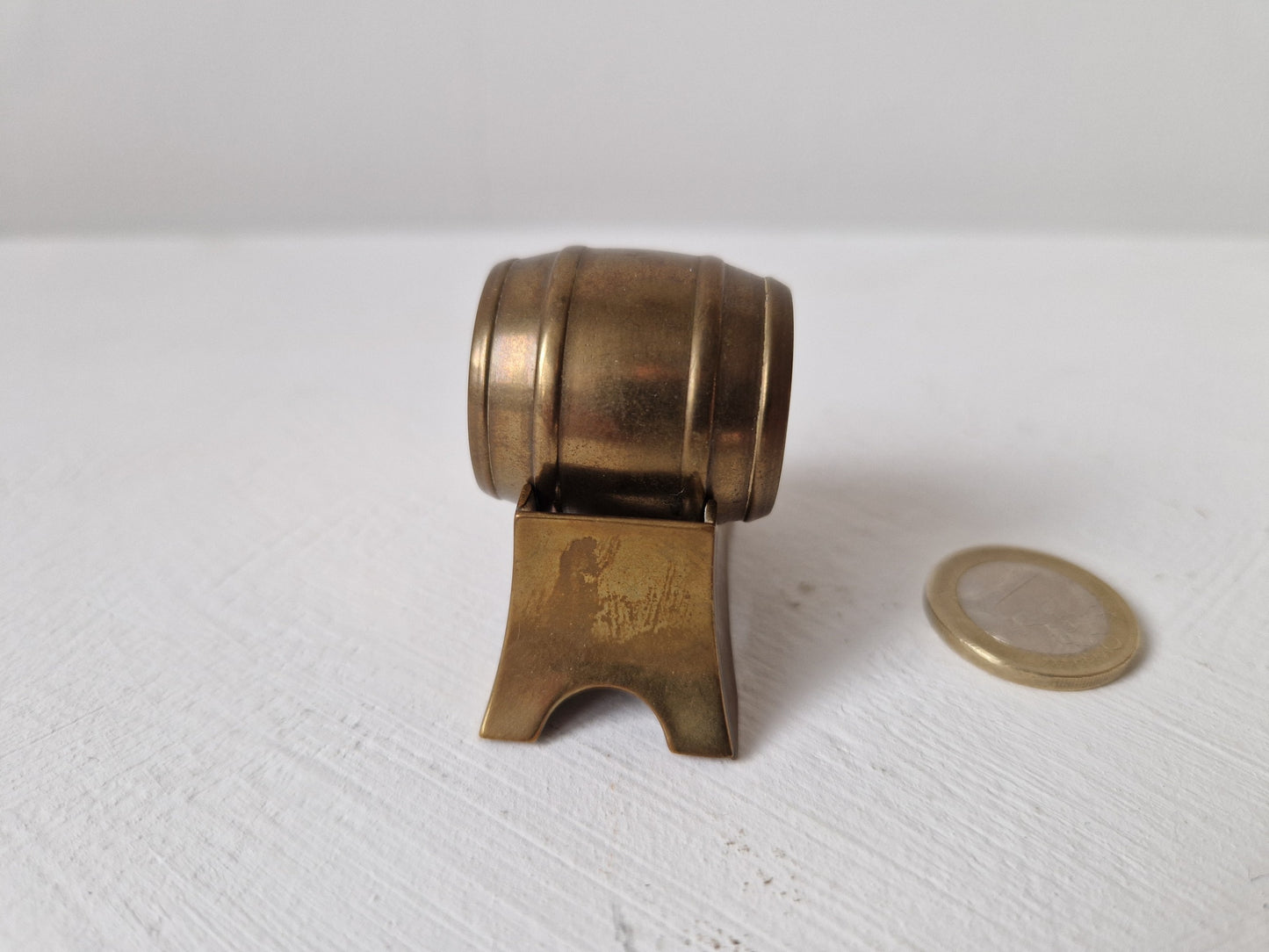 letterbak miniatuur messing vat op standaard