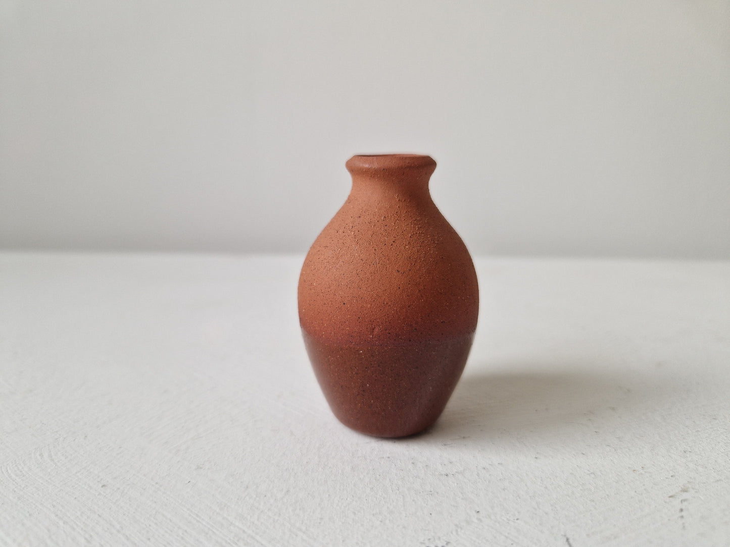 aardewerk miniatuur in bruine tint