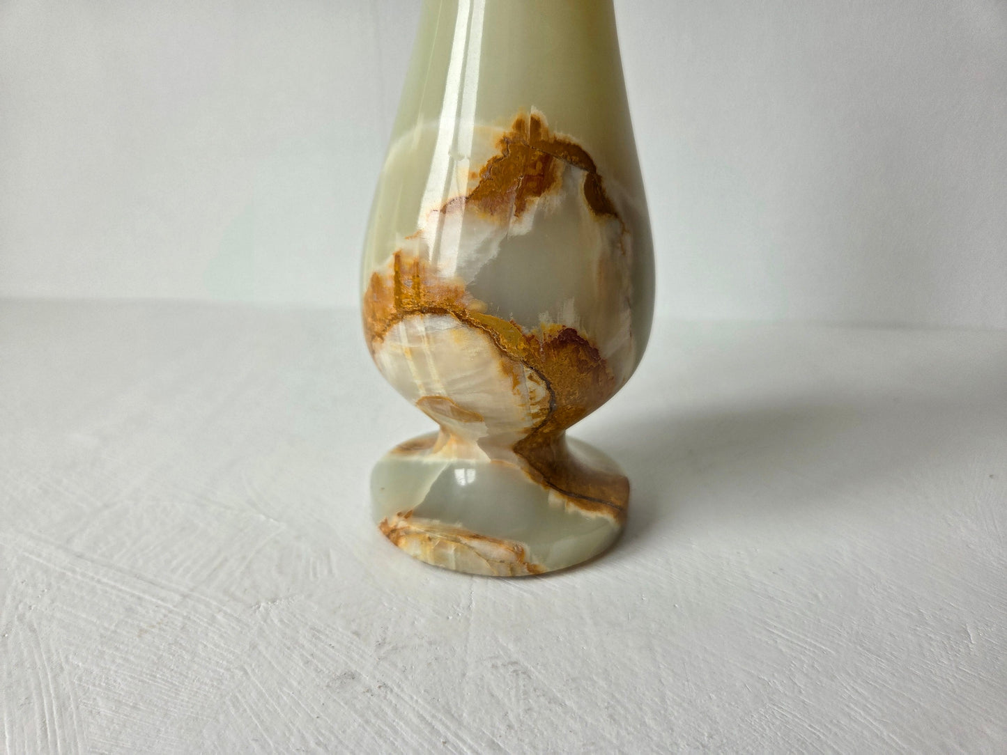vintage-onyx-vaasje-warme-aders-crème-balustervorm