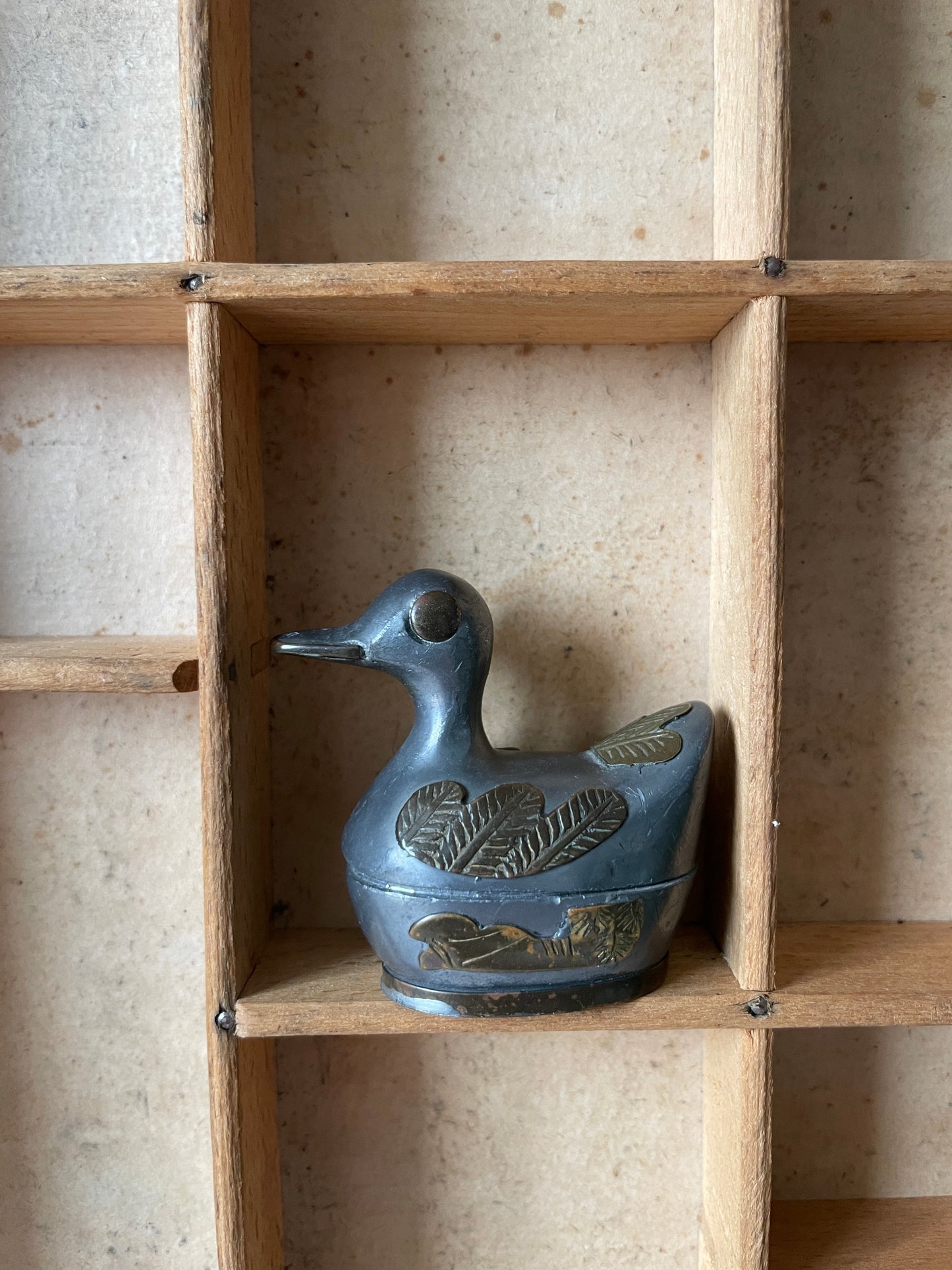 oud metalen eendje miniatuur