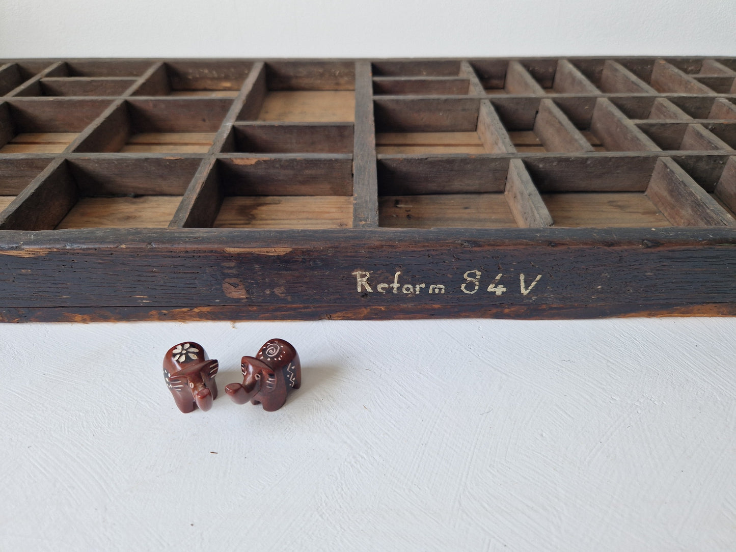 vintage oude letterkast van hout