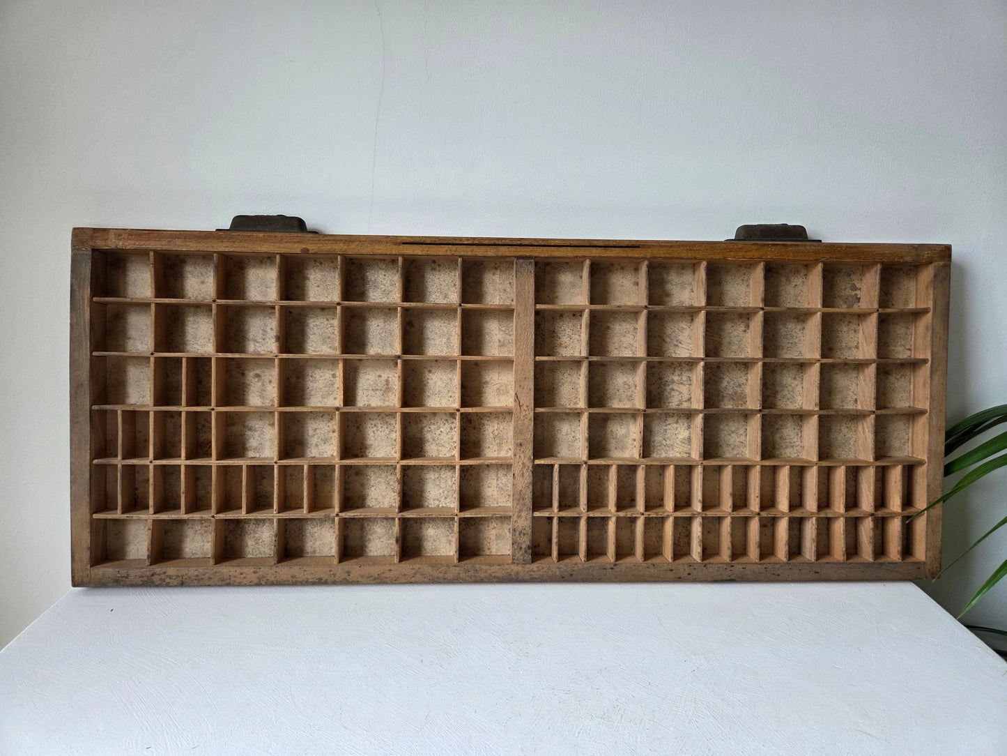 antieke houten letterbak voor verzamelobjecten