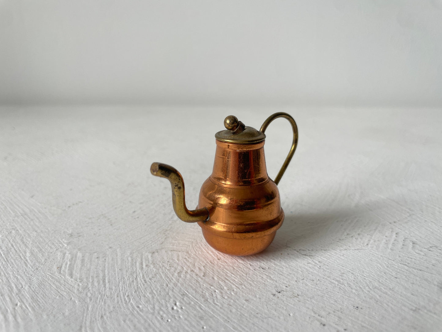 vintage letterbakminiatuur theepot