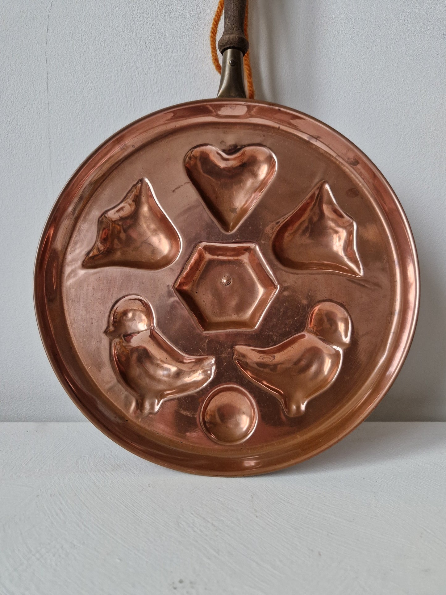 decoratieve oude koperen poffertjespan