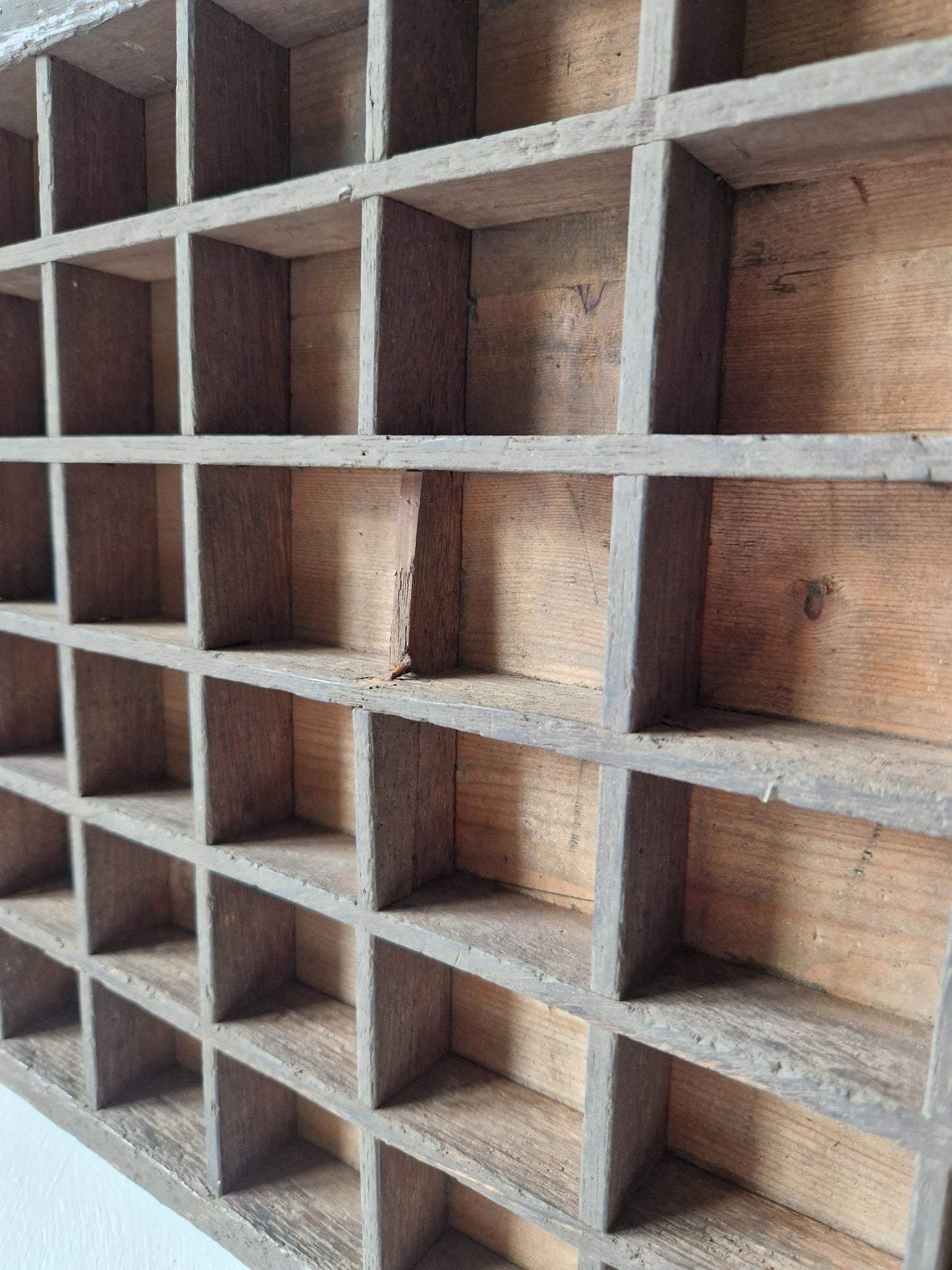 letterbak decoratief van hout antiek
