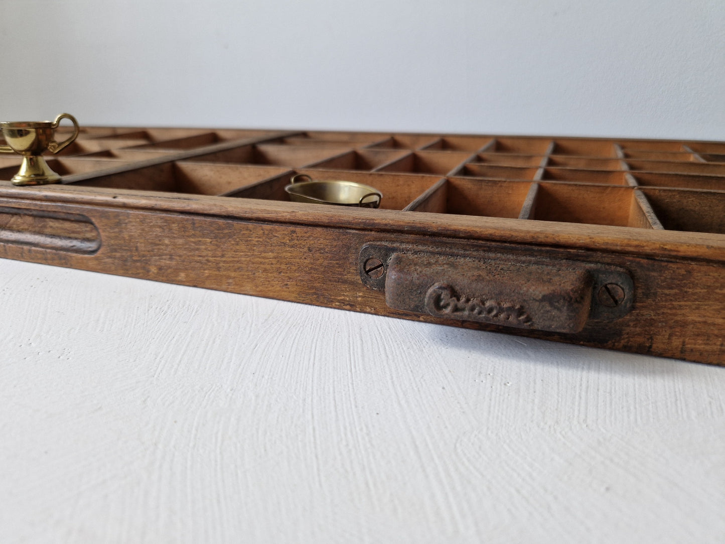houten letterbak voor verzamelobjecten