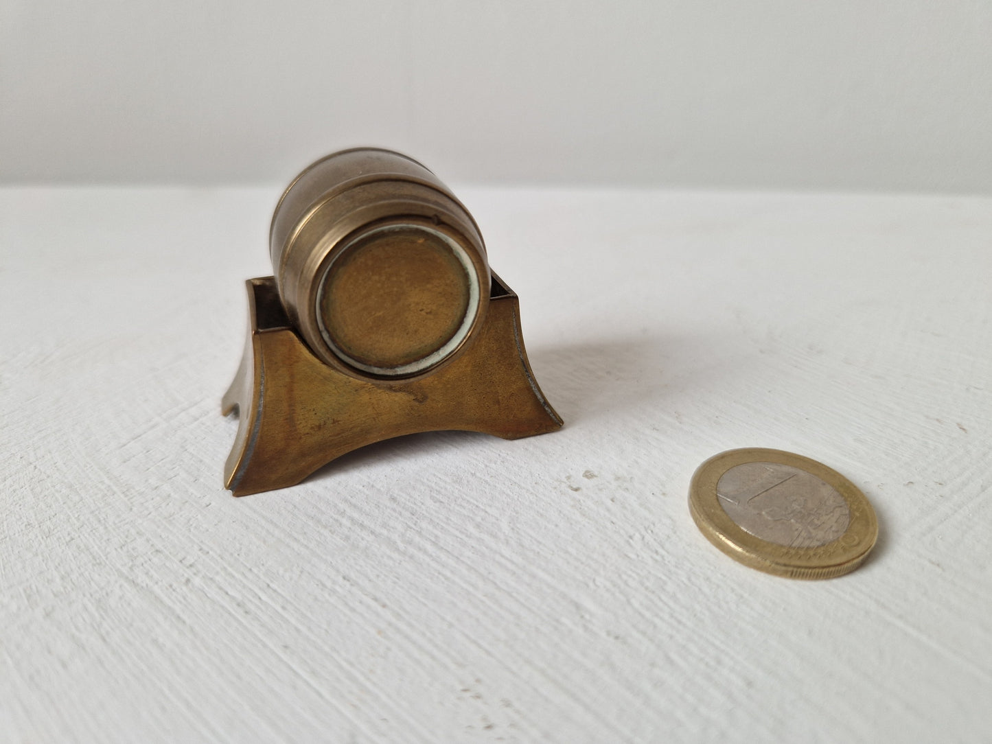brocante letterbak miniatuur messing vat op standaard