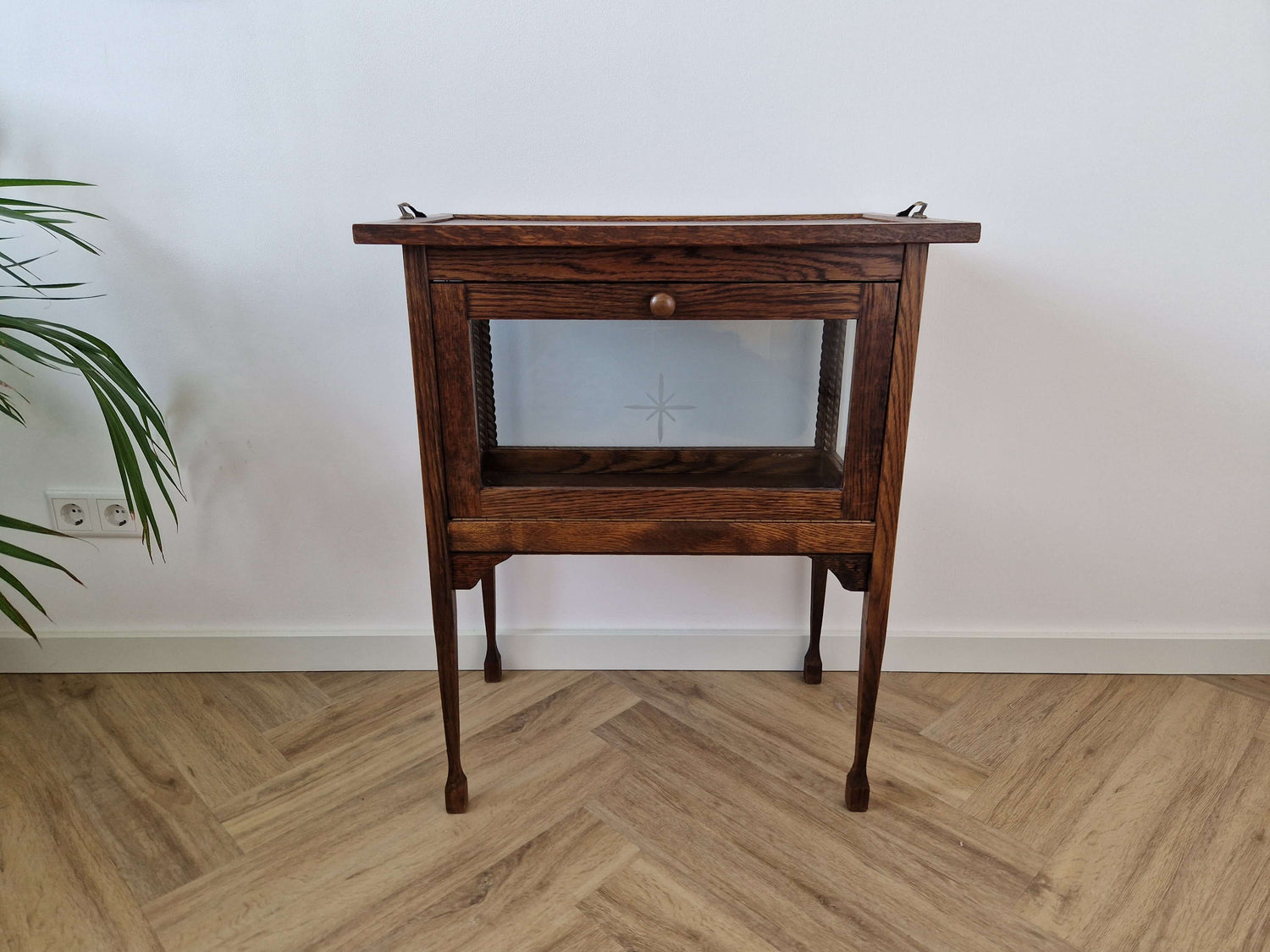 antieke meubels, tafels en kasten – D’Antan