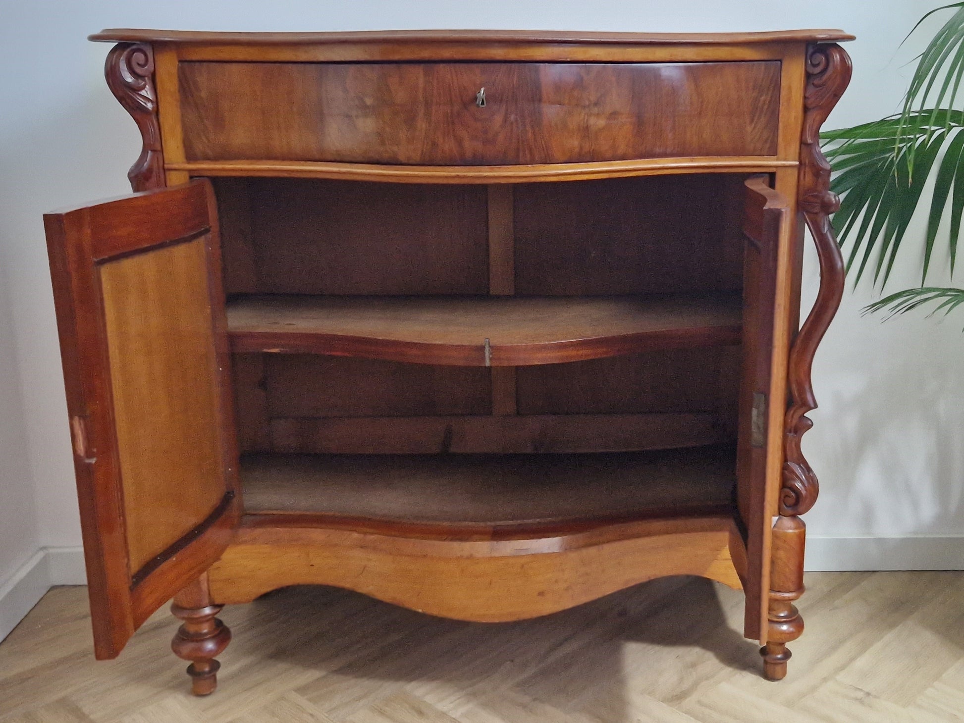 AntiekedressoirmahoniedeuropenAntieke commode (Biedermeier stijl)