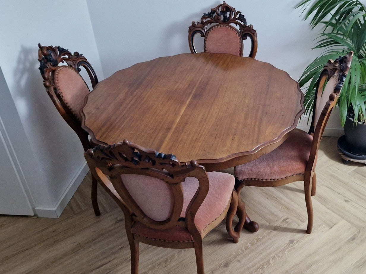 Antieke eetkamertafel en vier stoelen webshop