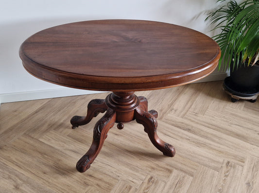 Antiek houten (bijzet)tafeltje met ovaal tafelblad