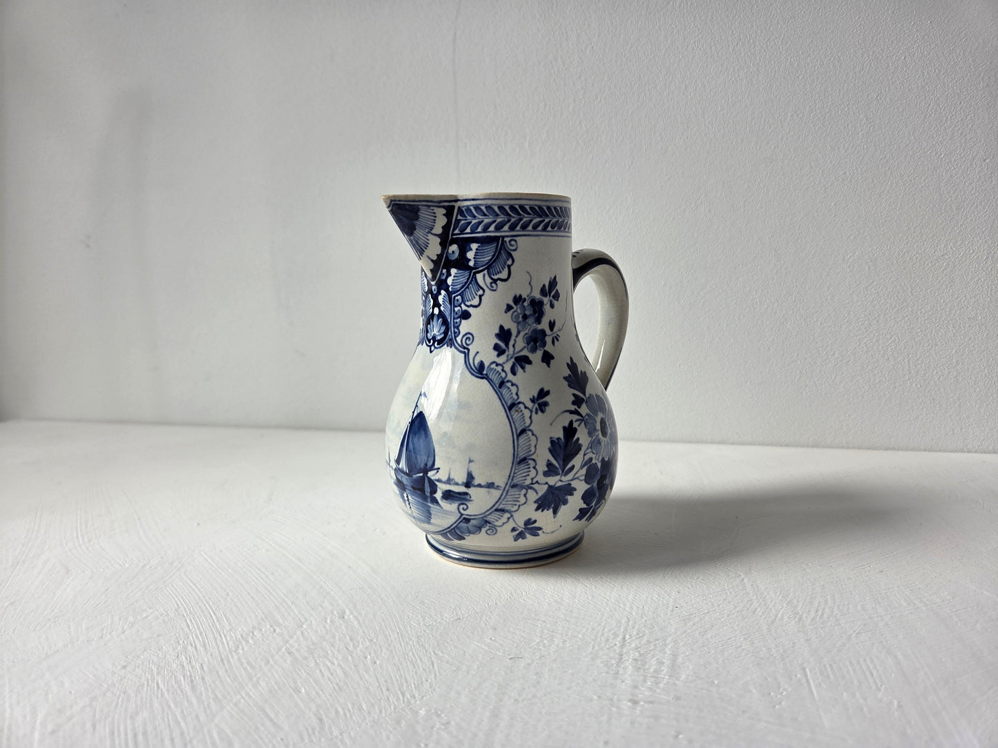 Royal Delft kan met bloemmotieven