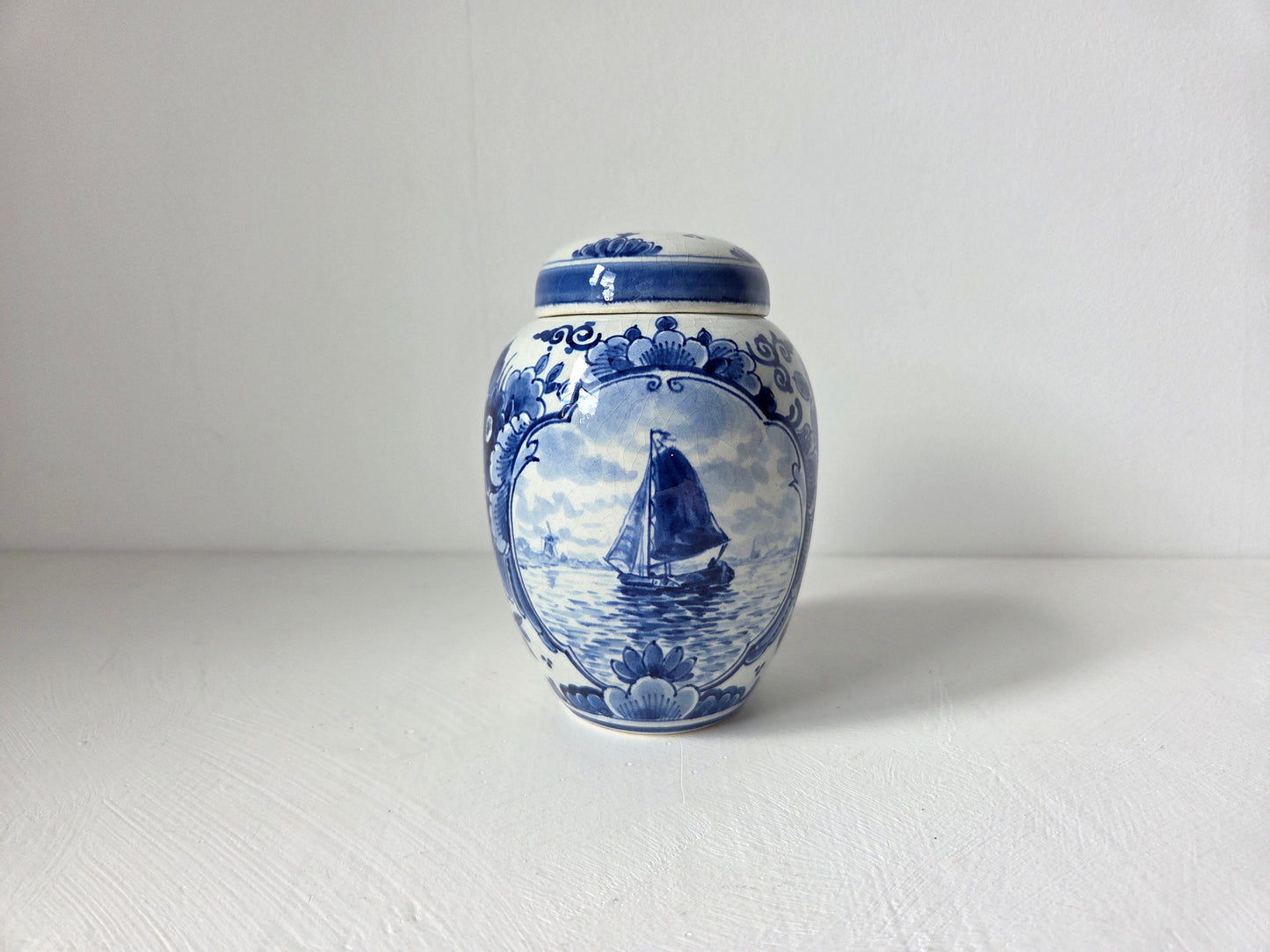 handbeschilderde Royal Delft theebus 1951