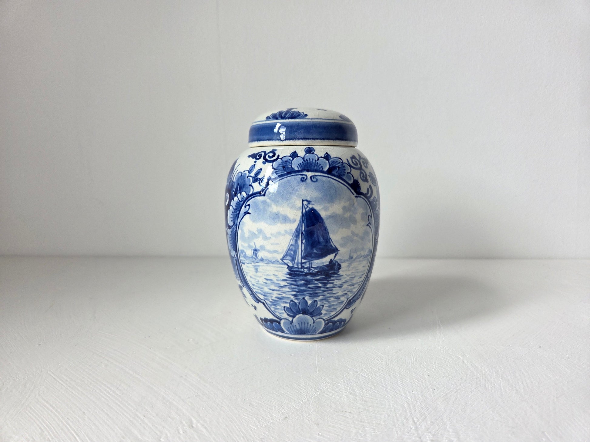 handbeschilderde Royal Delft theebus 1951