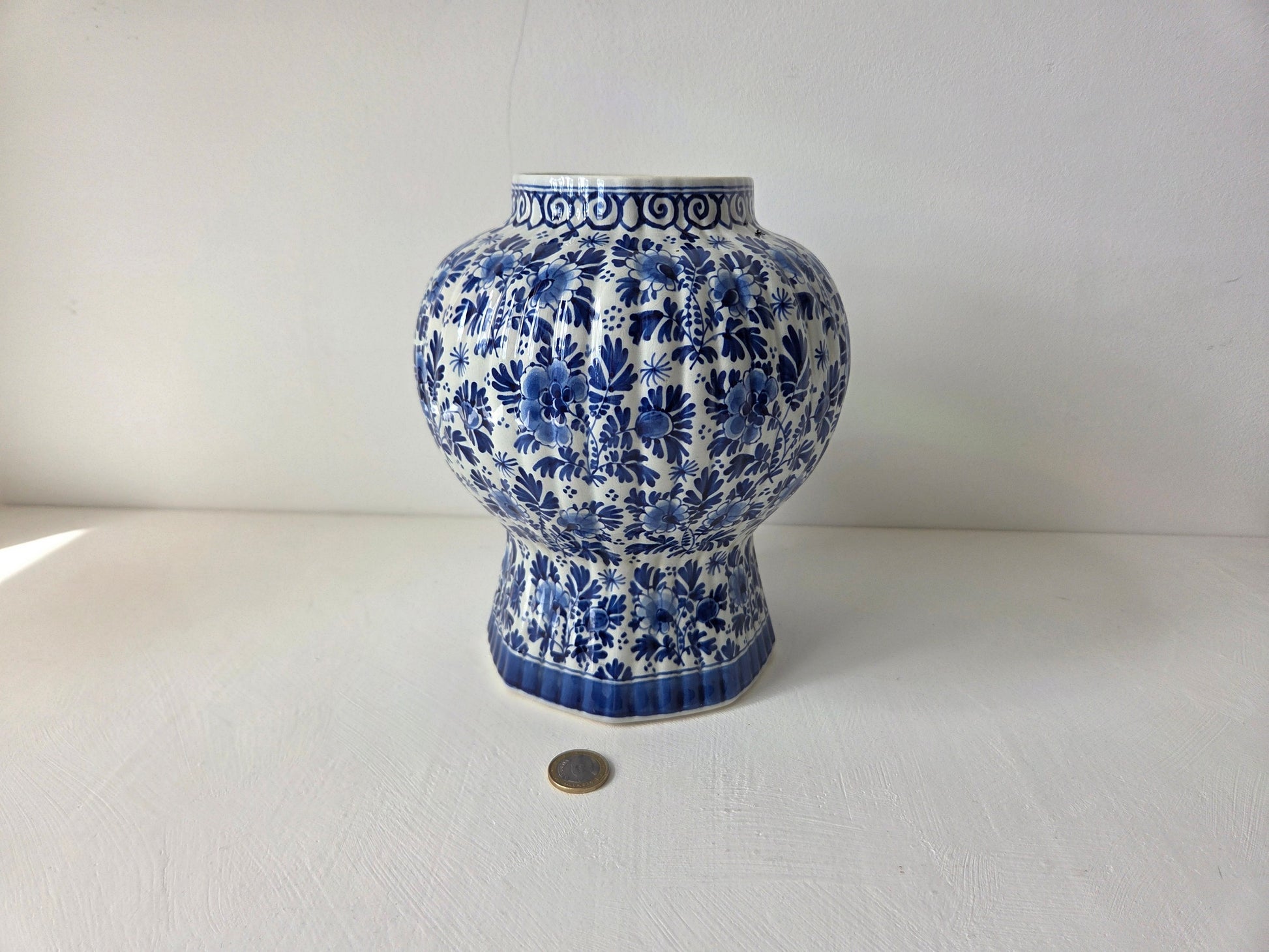 Royal Delft vaas gesigneerd Henneveld