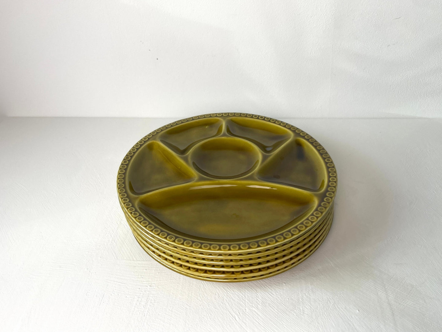 Set van zes vintage fondueborden van Gien – olijfgroen keramiek bij D’Antan